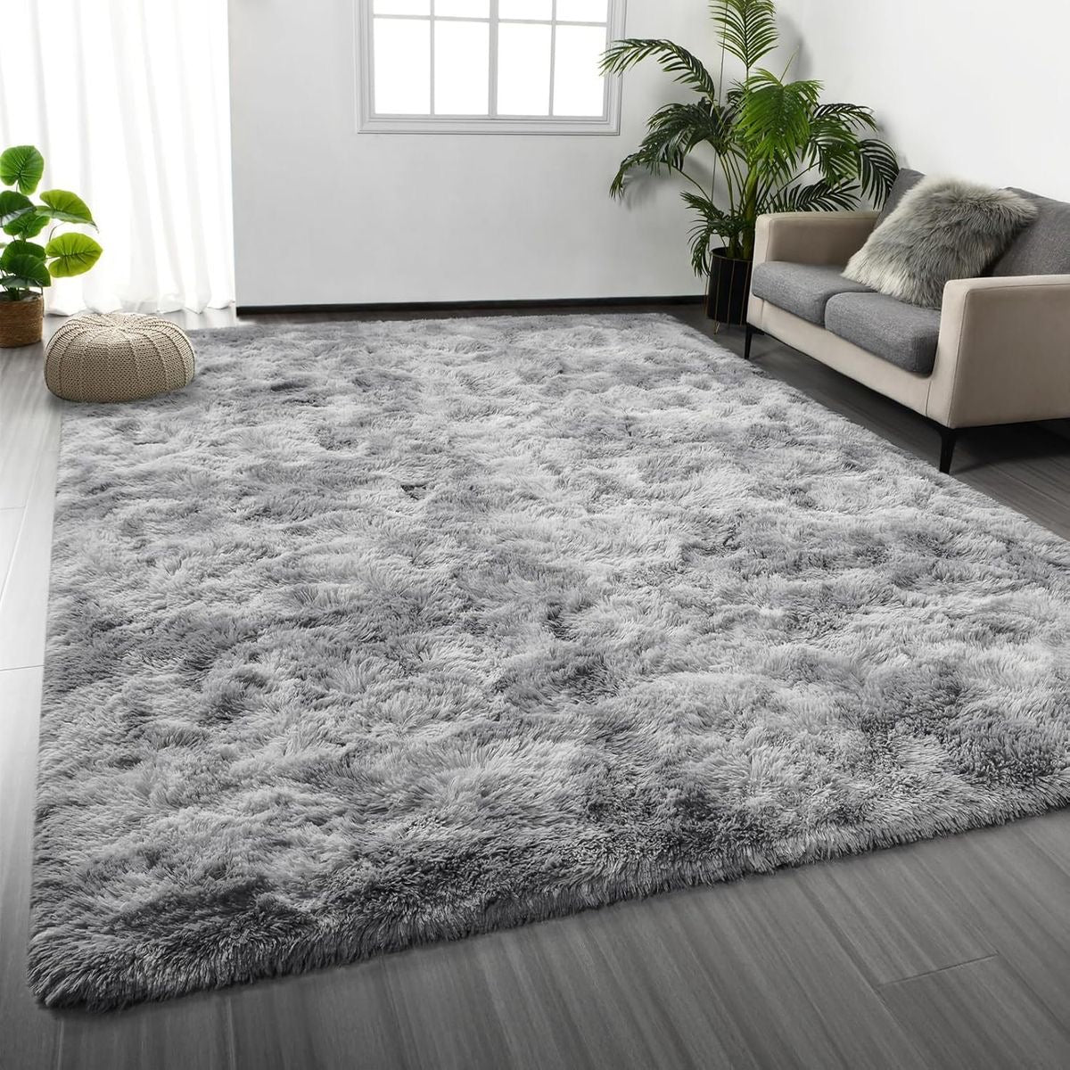 Light weight fluffy rug